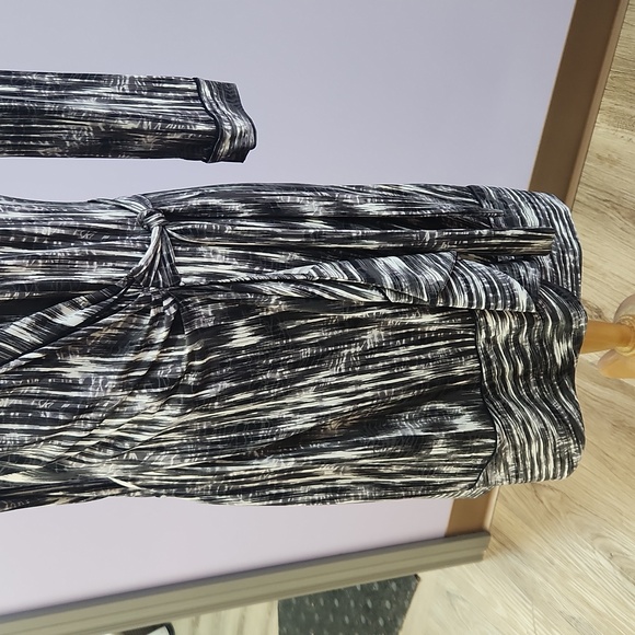 BCBG wrap dress - Picture 4 of 12